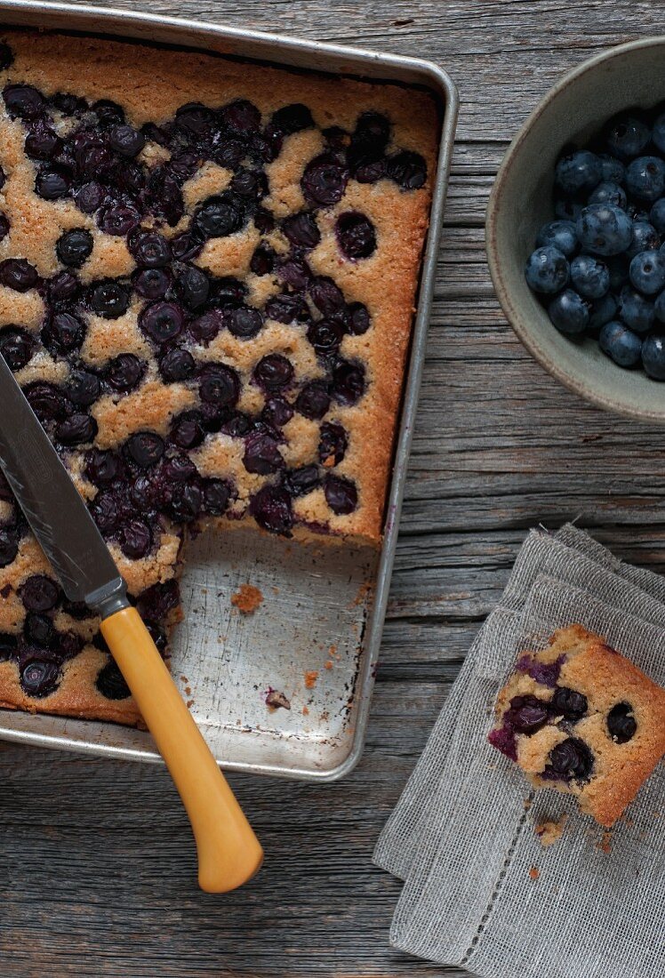 Heidelbeerkuchen in der Backform