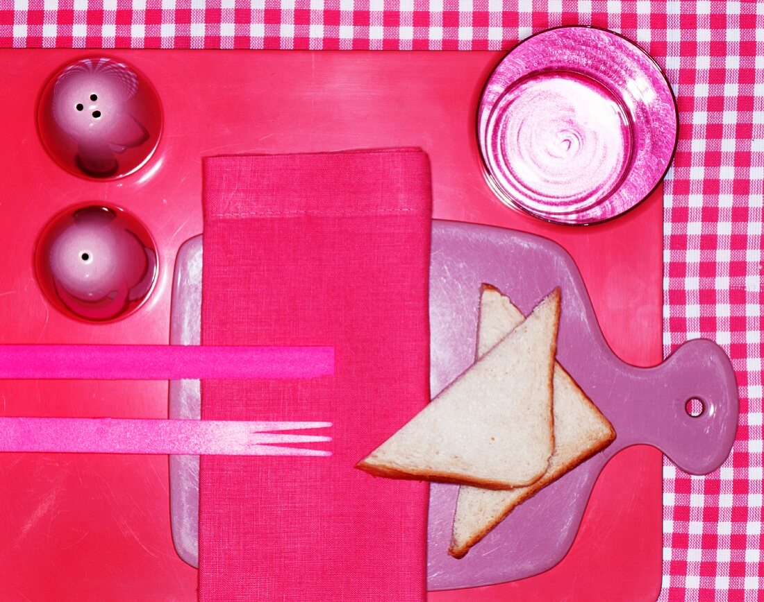 Gedeck in Pink mit Toastecken