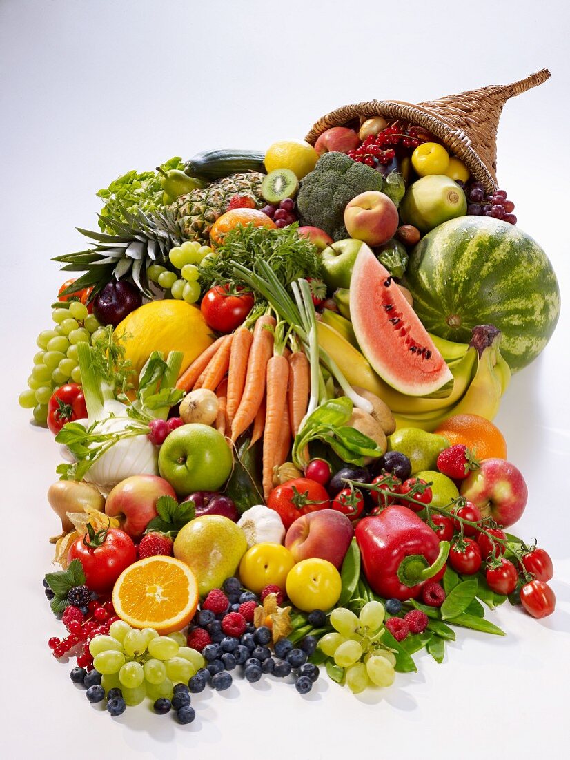 A cornucopia with fresh fruit and vegetables