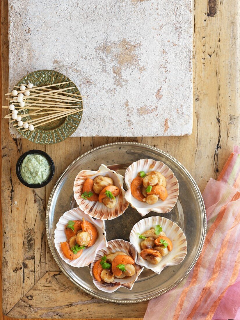 Fried scallops with limes and tamarind