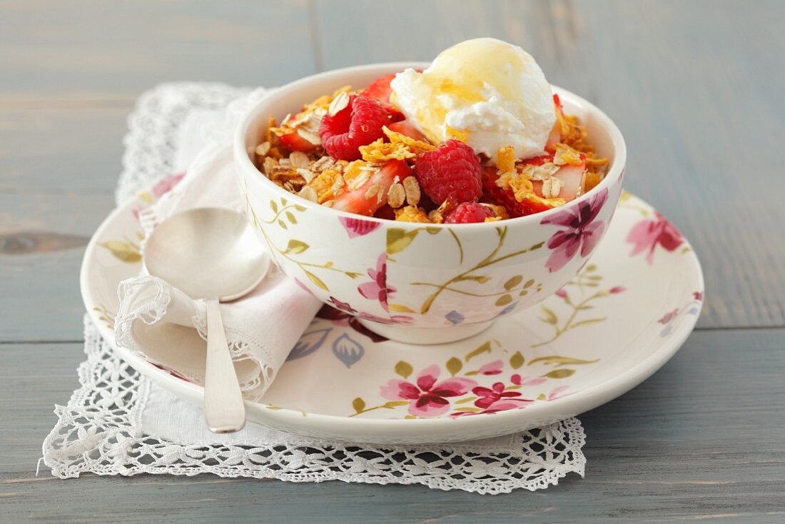 Muesli with raspberries, honey and Greek yogurt