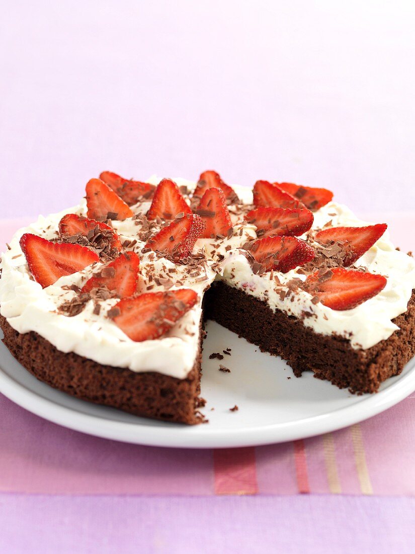 Schokoladenkuchen mit Sahne und Erdbeeren (für Diabetiker)