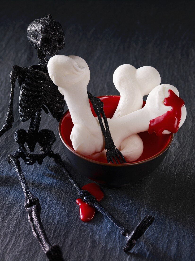 Meringue bones for Halloween