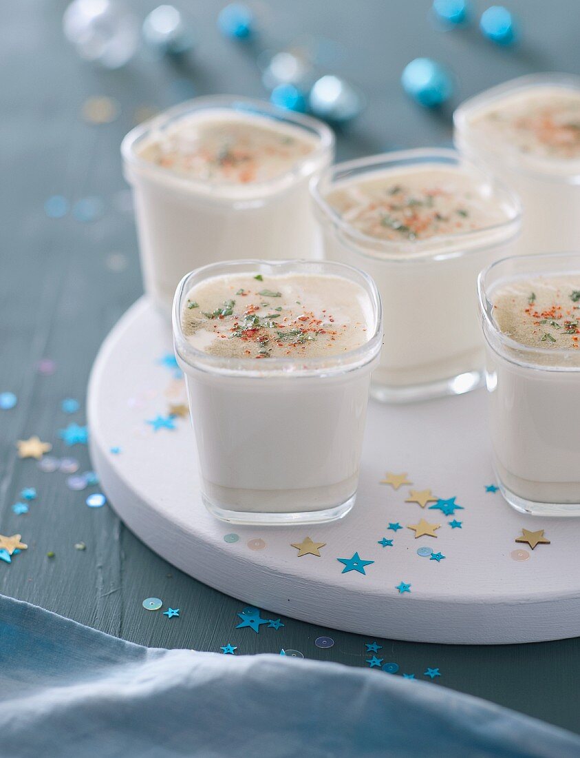 Joghurt mit Blauschimmelkäse (weihnachtlich)