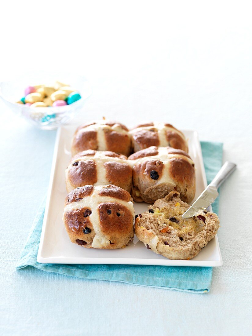 Hot Cross Buns mit Rosinen