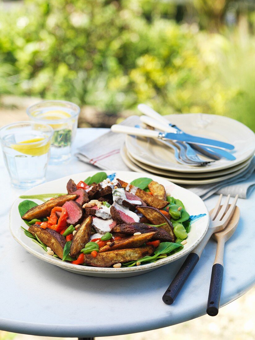 Gemüsesalat mit Lammfleisch & Süsskartoffeln