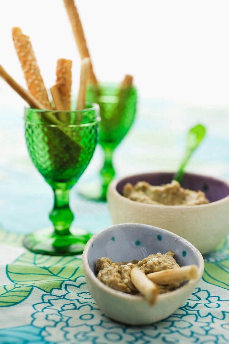 Aubergine dip with bread sticks