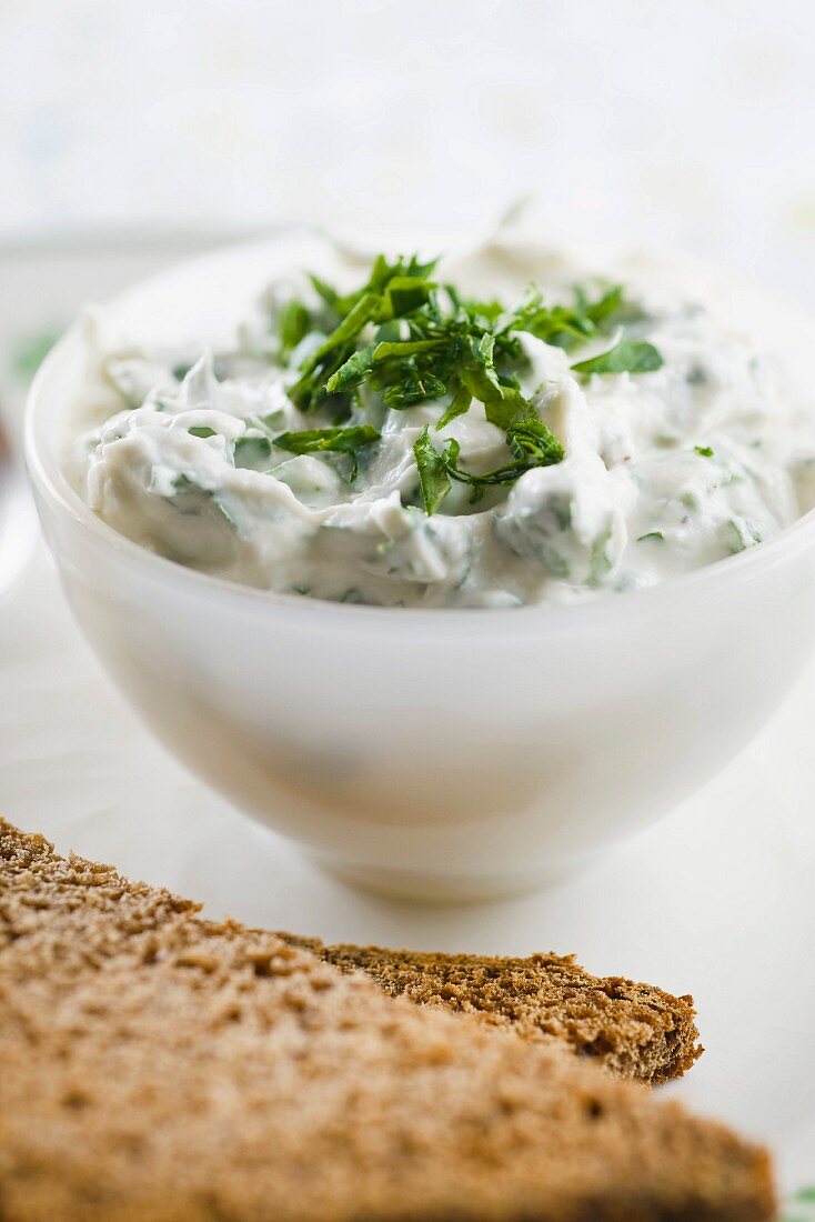 Goats cheese and parsley dip
