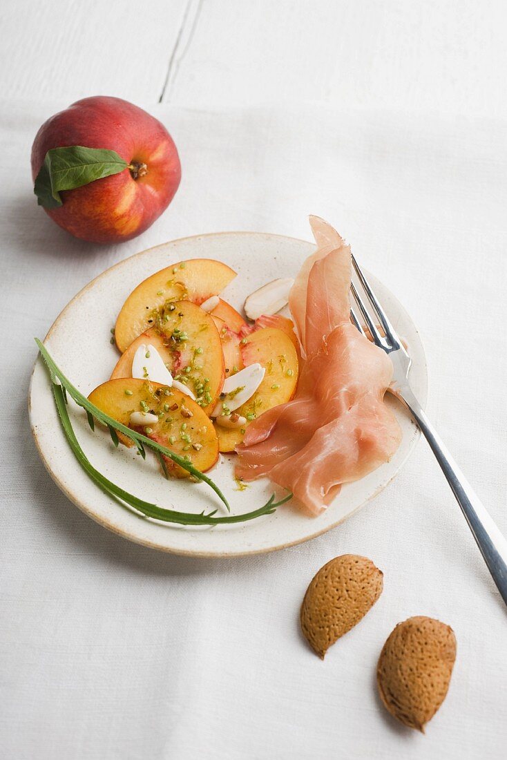 Parmaschinken mit Nektarinensalat