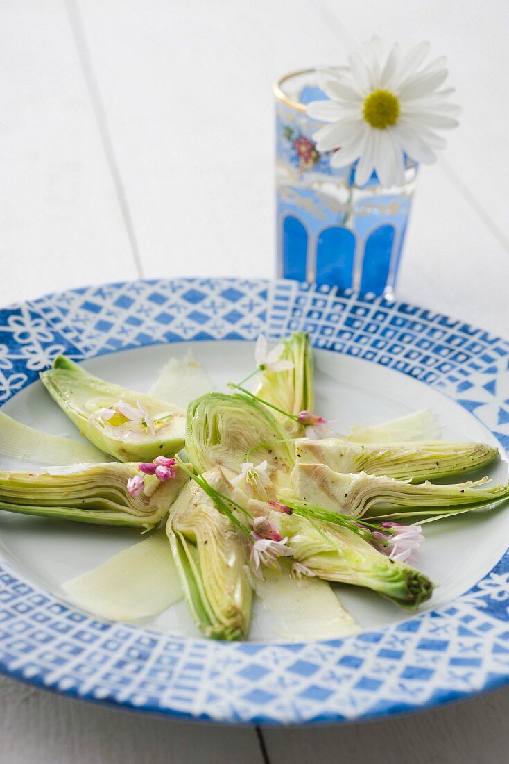 Artichoke salad with Parmesan and edible flowers