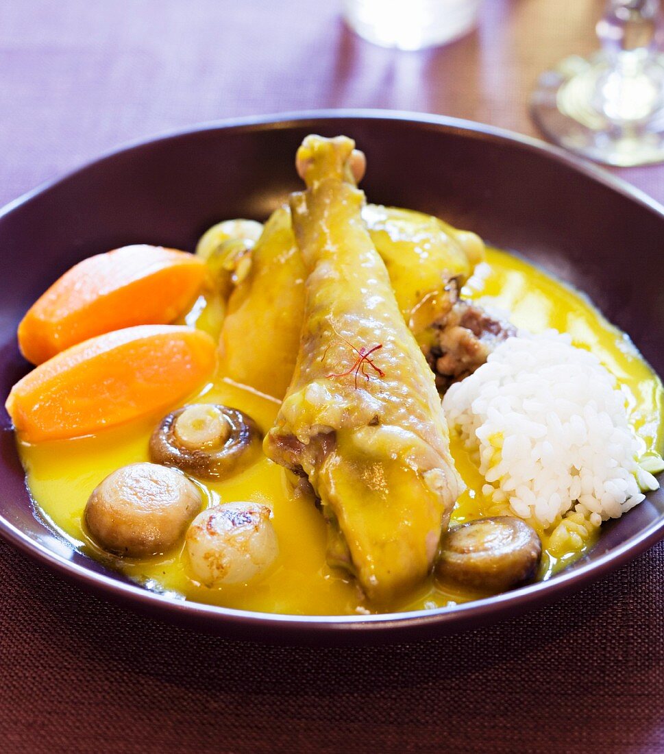 Chicken with saffron sauce, rice and vegetables