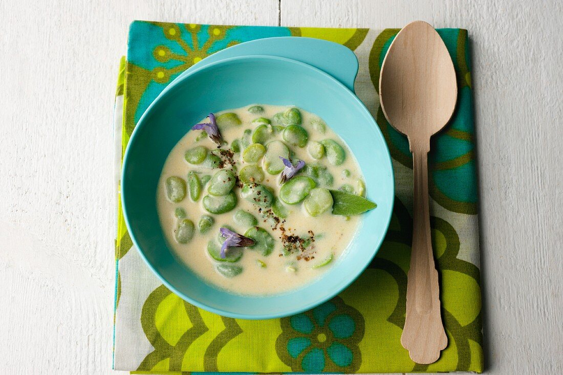 Bean and milk soup with sage