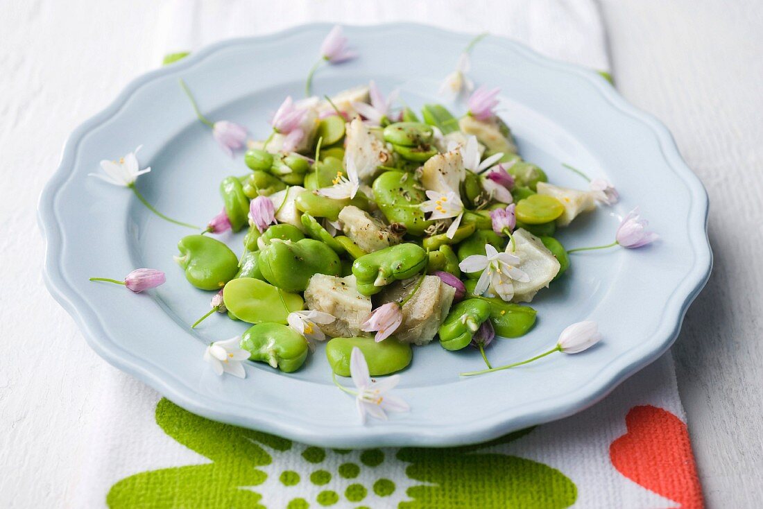 Bean and artichoke salad with edible flowers