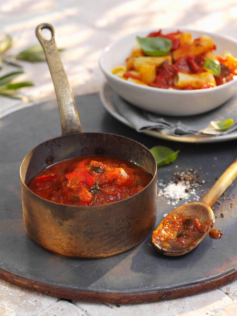 Pasta all'arrabbiata (Pikantes Nudelgericht, Italien)