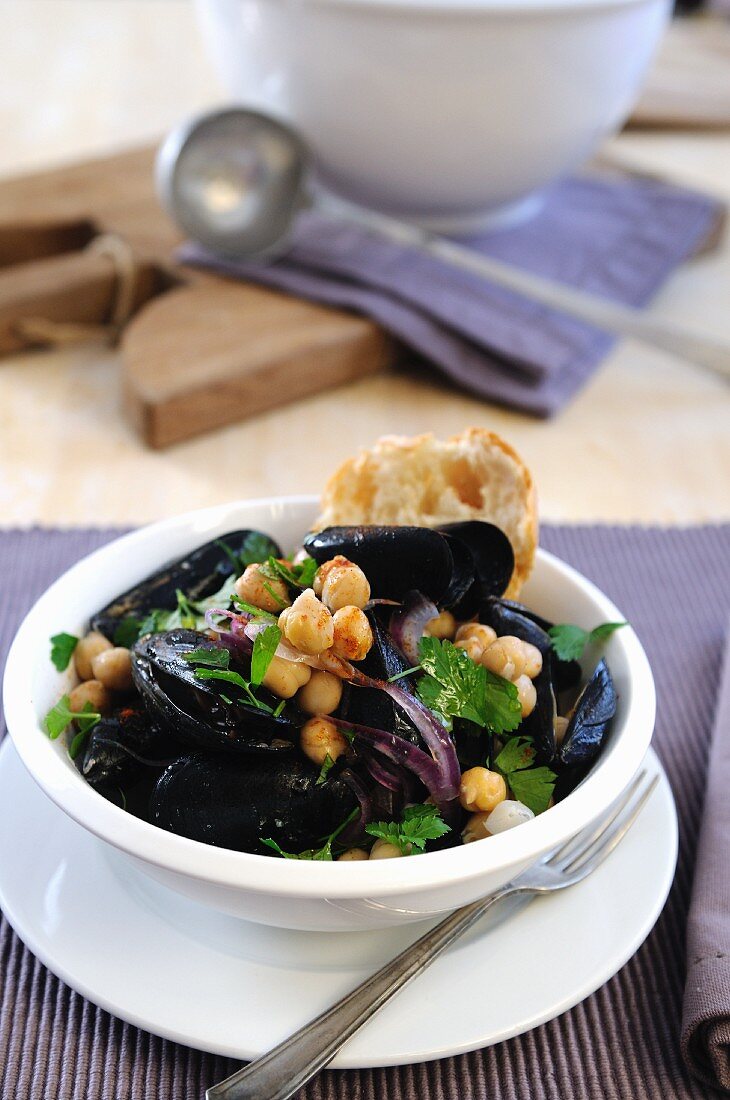 Mussels with chickpeas and chillis