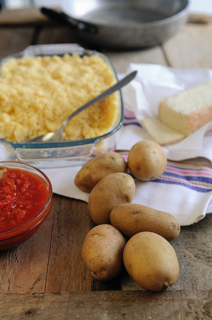 Zutatenstill für pfannengebratene Polenta mit Kartoffeln