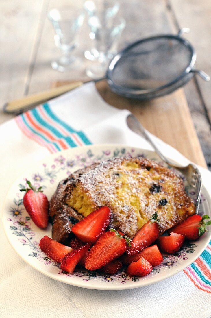 Panettone-French Toast mit Erdbeeren