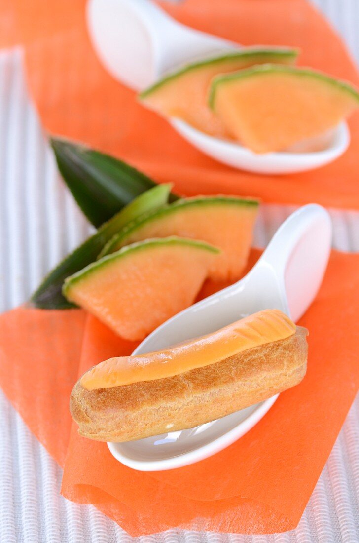 Mini-Eclair mit Melonencremefüllung