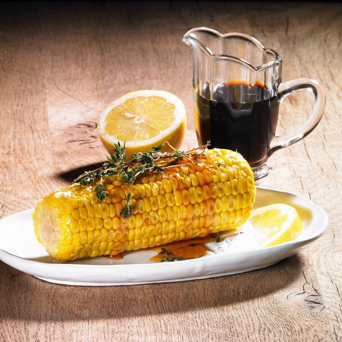 Gebackener Maiskolben mit Thymian, Apfel-Birnen-Dicksaft und Zitrone