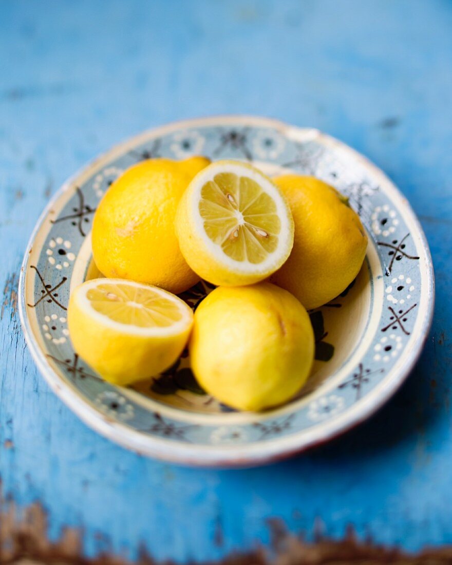 Lemons, whole and halved