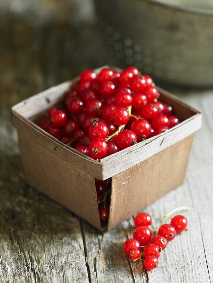 Redcurrants in a wooden box