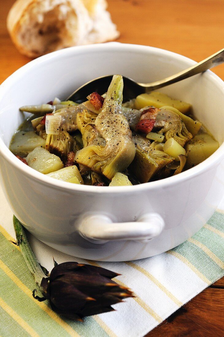 Artichoke stew with potatoes