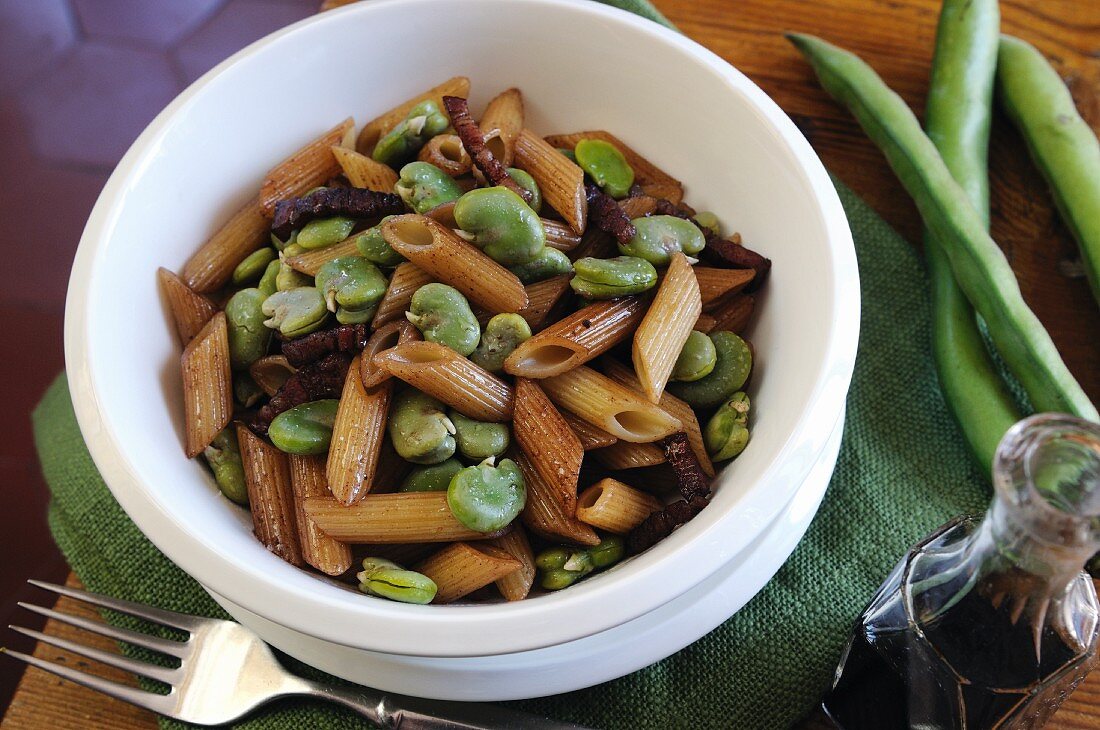 Penne with broad beans, bacon and balsamic vinegar