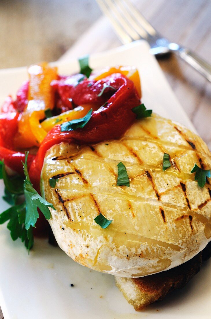Bruschetta mit gegrilltem Tomino-Käse & Paprika