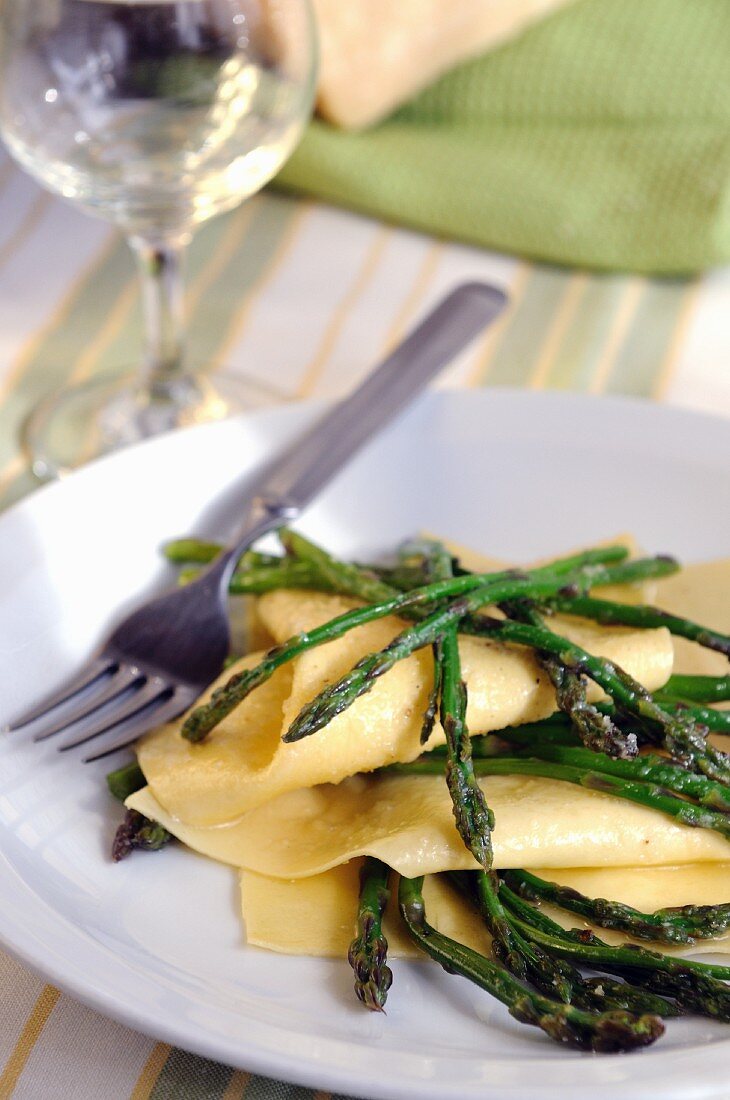 Lasagne sheets with green wild asparagus