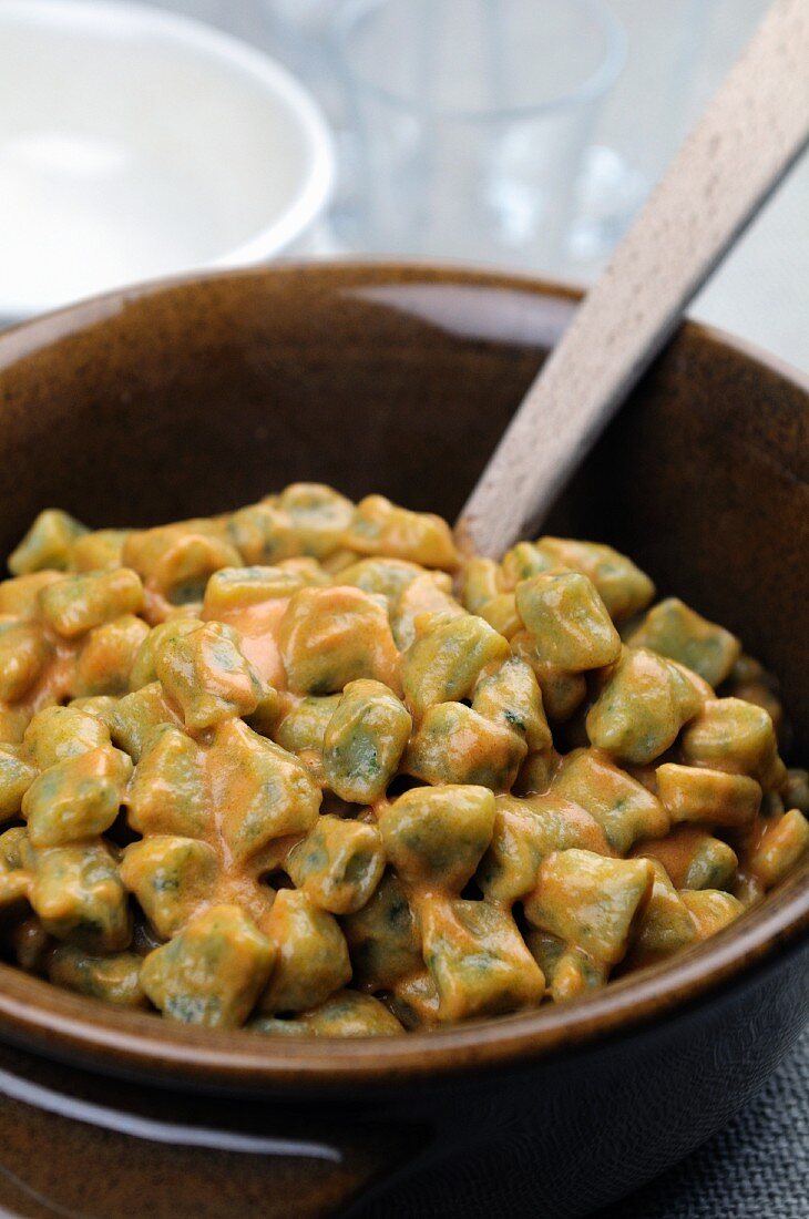 Spinach gnocchi with a creamy tomato and mascarpone sauce