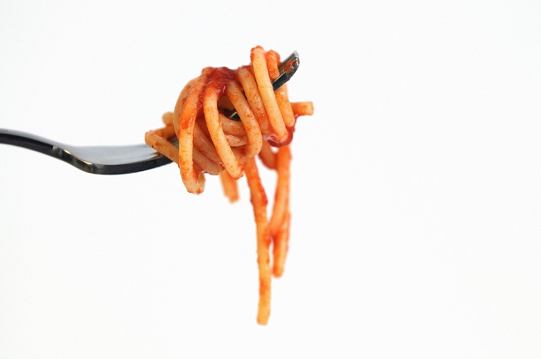 Eine Gabel Spaghetti mit Tomatensauce