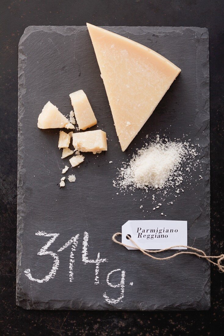 Parmigiano Reggiano mit Etikett und Gewichtsangabe