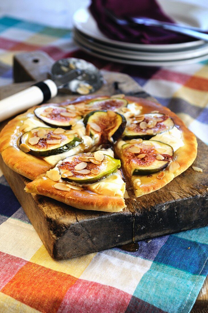 Süsse Pizza mit Mascarpone, Feigen und Honig