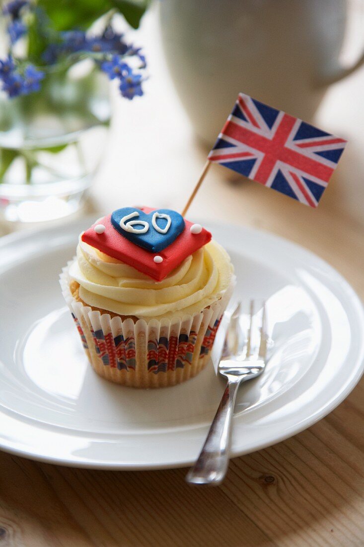 Jubiläums-Cupcake mit Flagge (England)