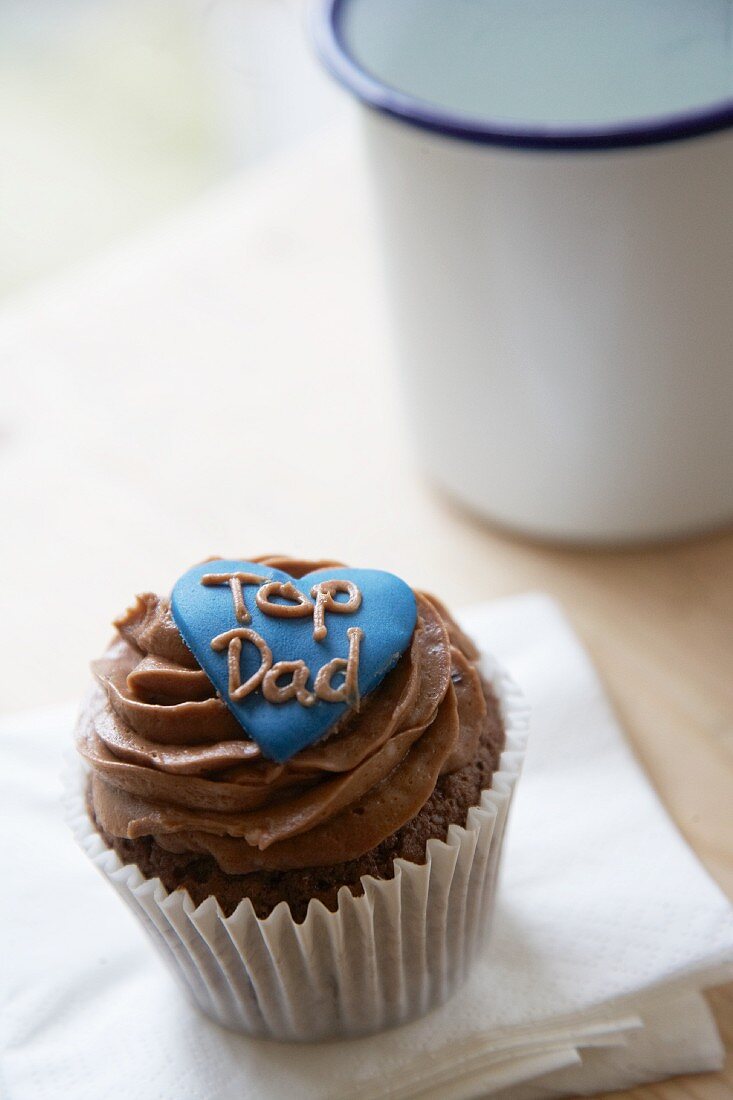 Schokoladen-Cupcake zum Vatertag