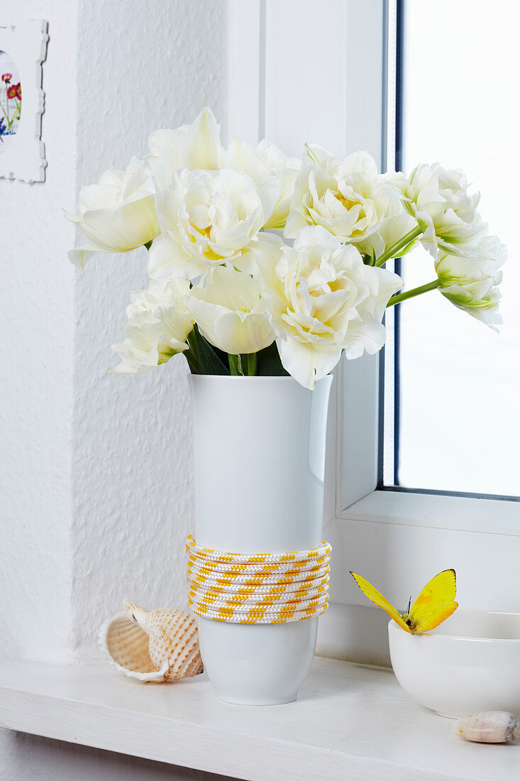 Vase decorated with ships' rope