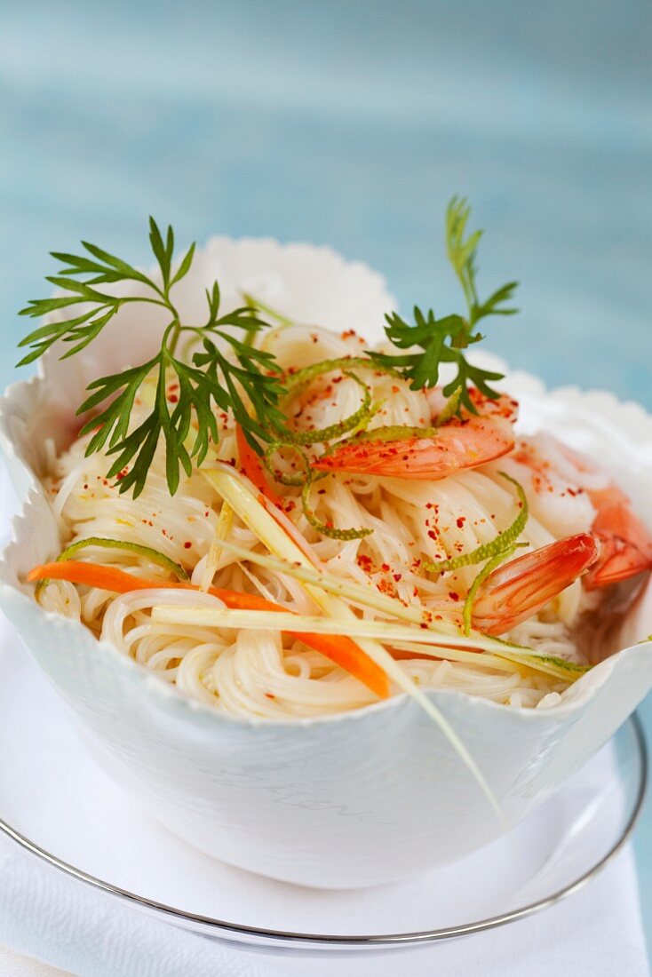 Rice noodles with prawns and lime zest