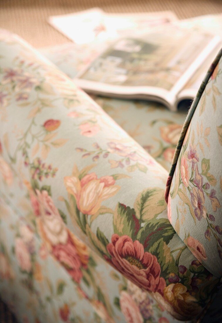 Detail floral print armchair