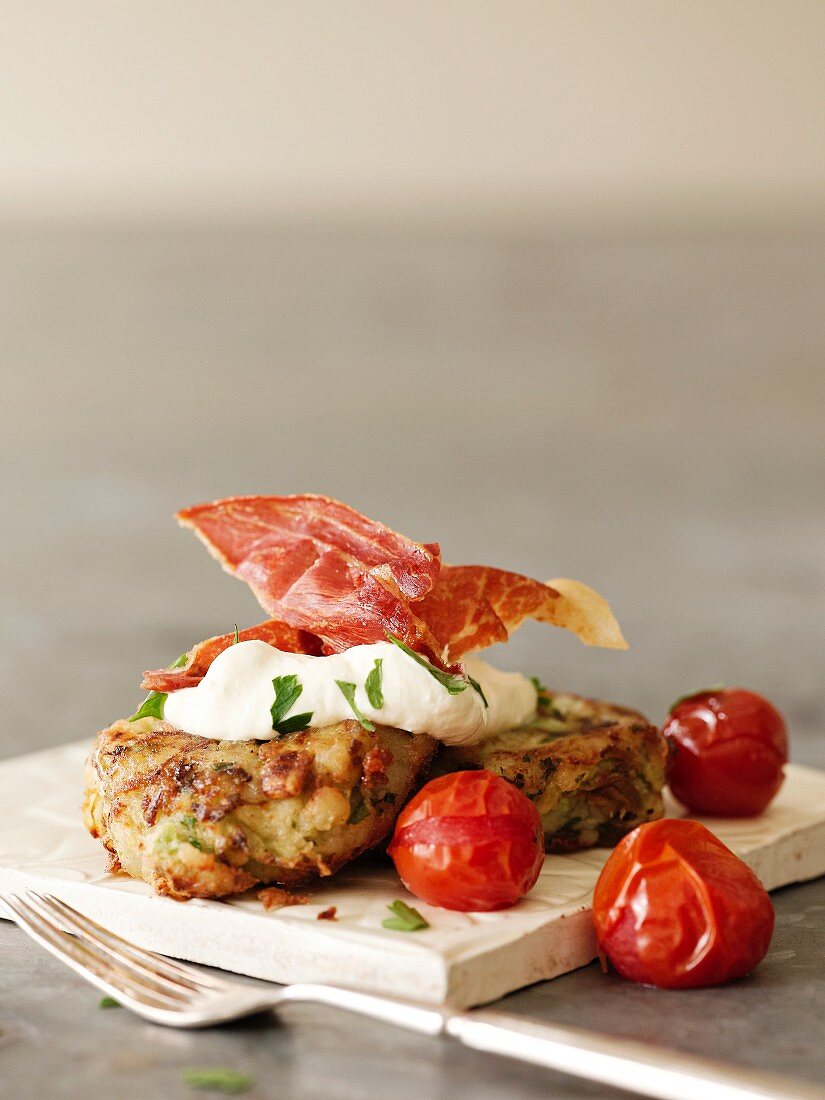 Kartoffelpuffer mit Parmaschinken und Creme fraiche