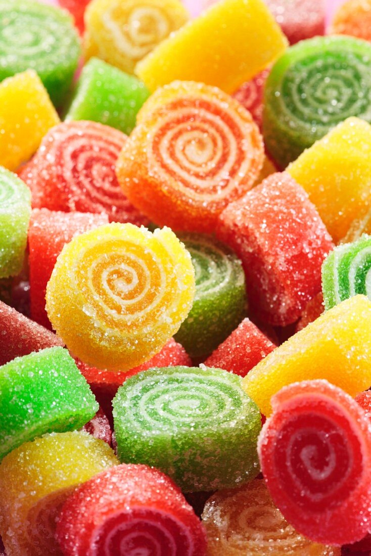 Spiral-shaped sugared fruit gums