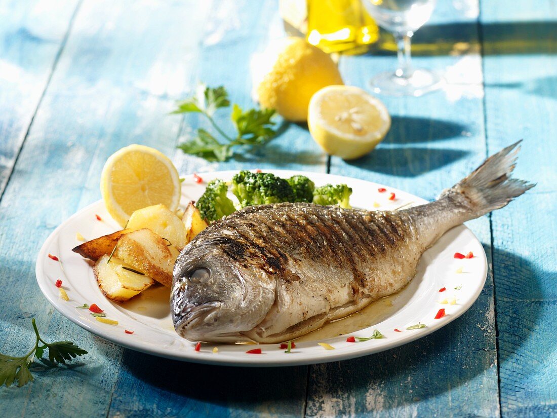 Grilled seabream with potatoes and broccoli