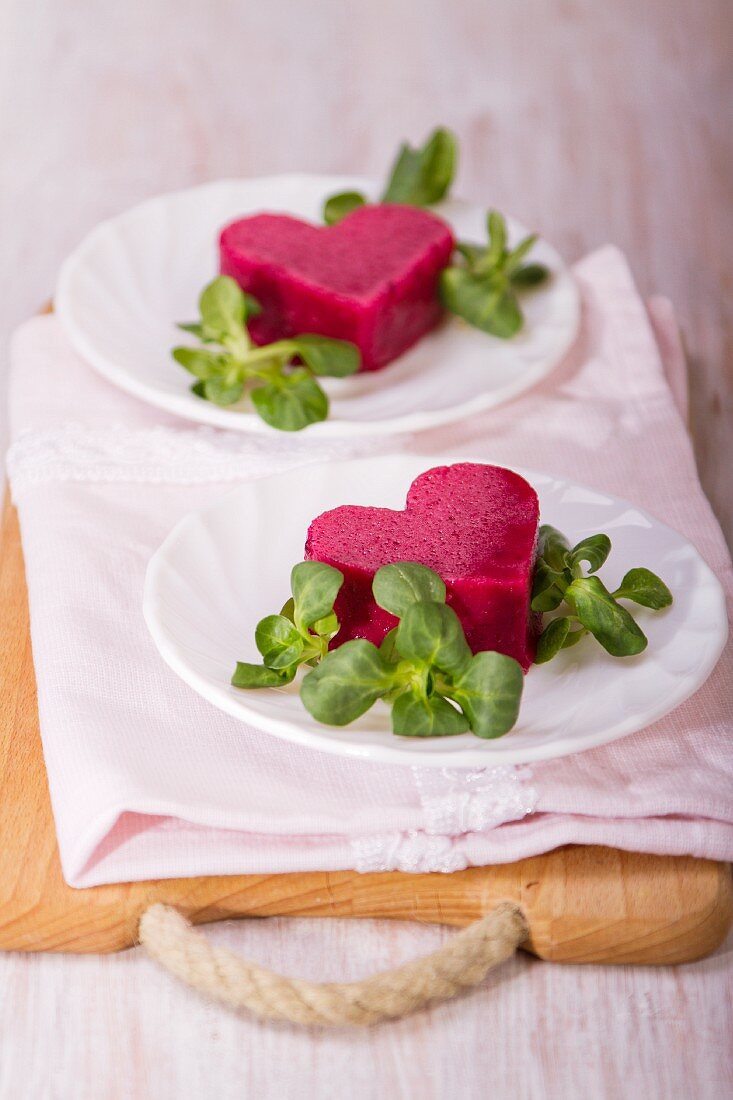 Rote-Bete-Mousse mit Feldsalat