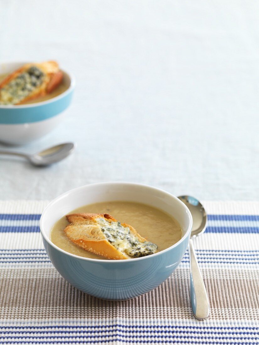 Onion soup with baguette and blue cheese