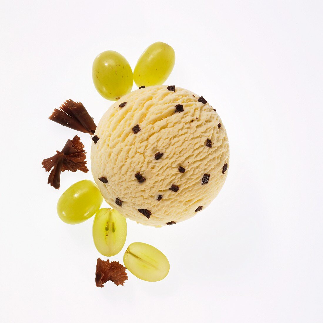 Wine foam ice cream with chocolate pieces, green grapes and grated chocolate