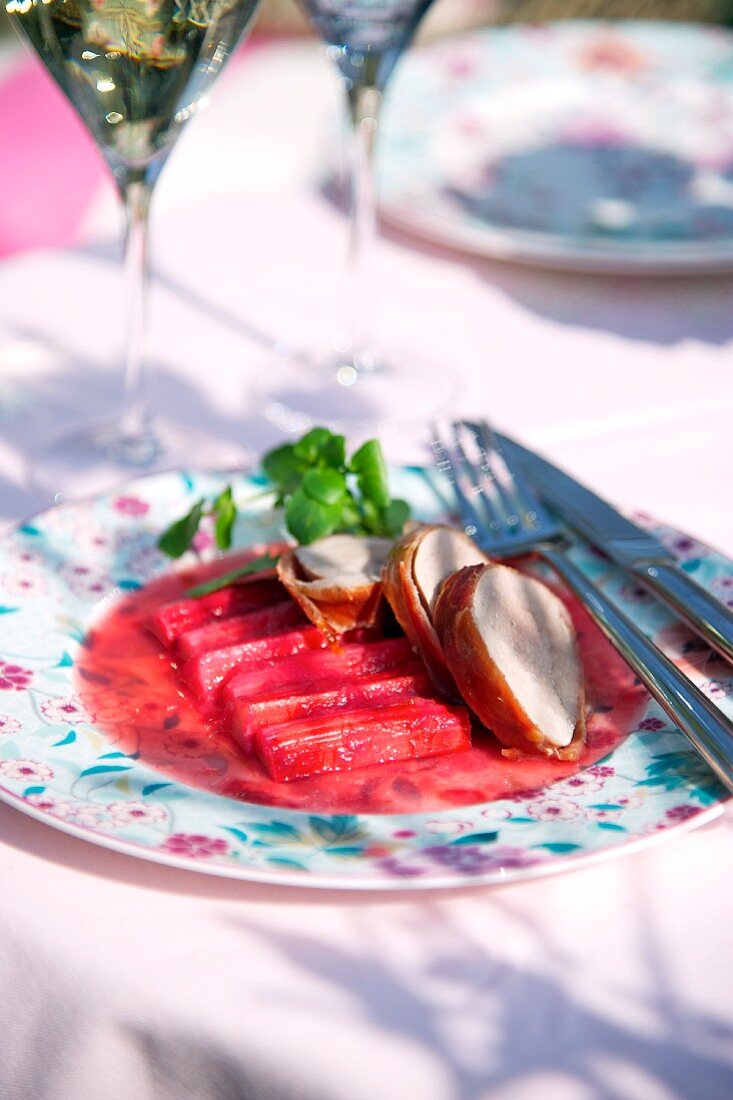 Schweinefilet im Serranoschinkenmantel mit Rhabarber