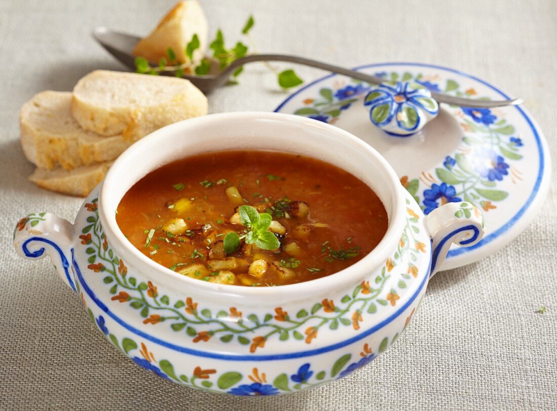 Catalan vegetable soup