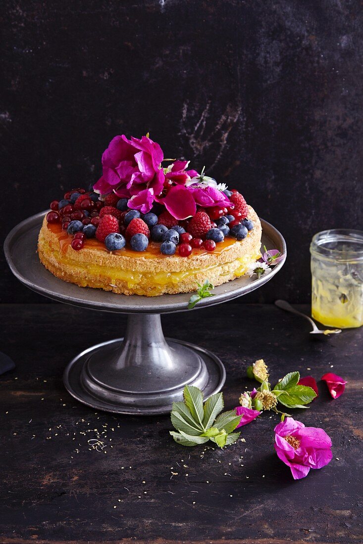 Gluten-free berry cake with edible flowers