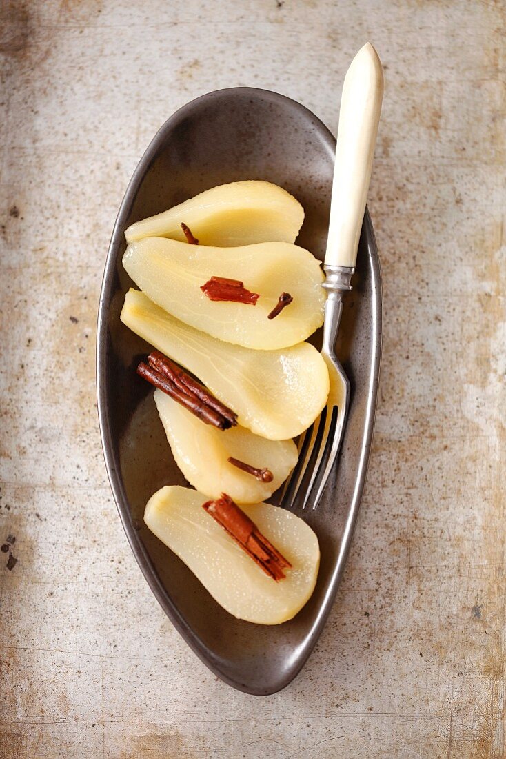 Pears pickled in vinegar