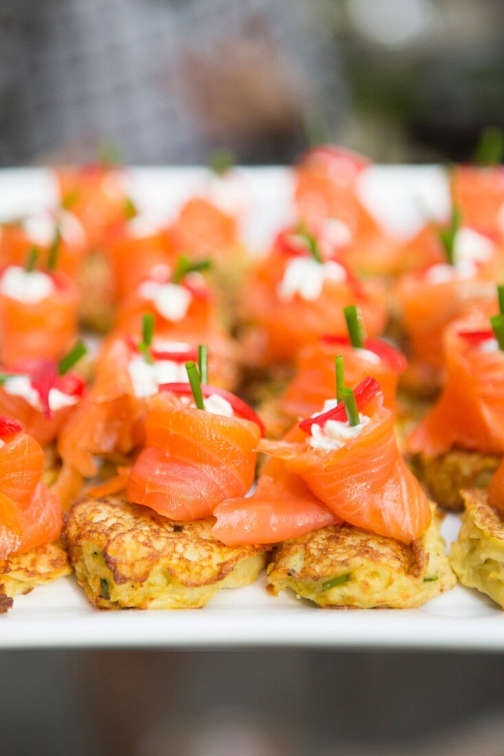 Salmon with cream cheese and red peppers on pancake bites