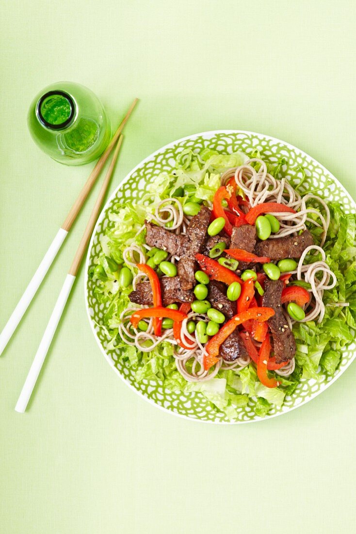 Soba noodles with beef, edamame beans and peppers